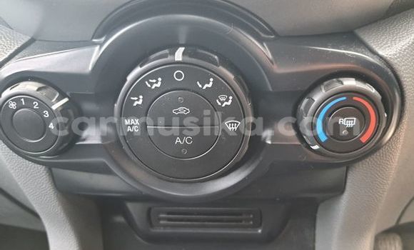 Nunua Ilio tumika Ford EcoSport Beige Gari ndani ya Beitbridge nchini Matabeleland Kusini Nunua Ilio tumika Ford EcoSport Beige Gari ndani ya Beitbridge nchini Matabeleland Kusini