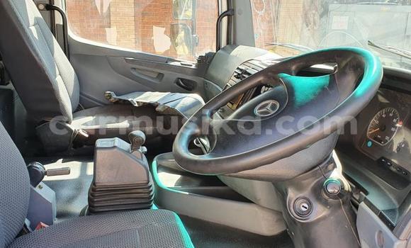 Nunua Ilio tumika Mercedes‒Benz Tipper Nyeupe Lori ndani ya Beitbridge nchini Matabeleland Kusini Nunua Ilio tumika Mercedes‒Benz Tipper Nyeupe Lori ndani ya Beitbridge nchini Matabeleland Kusini