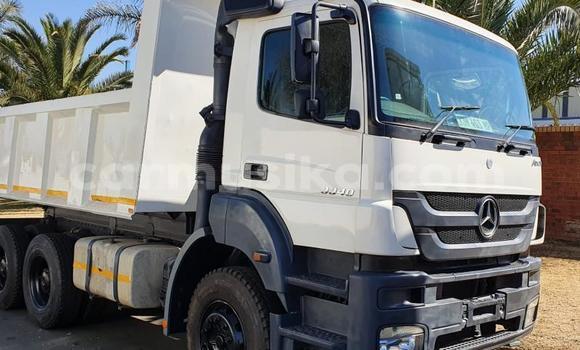 Nunua Ilio tumika Mercedes‒Benz Tipper Nyeupe Lori ndani ya Beitbridge nchini Matabeleland Kusini Nunua Ilio tumika Mercedes‒Benz Tipper Nyeupe Lori ndani ya Beitbridge nchini Matabeleland Kusini