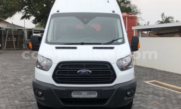 Nunua Ilio tumika Ford Tourneo Custom Nyeupe Gari ndani ya Beitbridge nchini Matabeleland Kusini