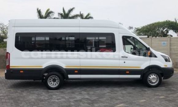 Acheter Occasion Voiture Ford Tourneo Custom Blanc à Beitbridge, Matabeleland South Acheter Occasion Voiture Ford Tourneo Custom Blanc à Beitbridge, Matabeleland South