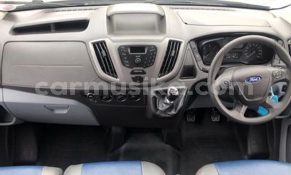 Acheter Occasion Voiture Ford Tourneo Custom Blanc à Beitbridge, Matabeleland South Acheter Occasion Voiture Ford Tourneo Custom Blanc à Beitbridge, Matabeleland South