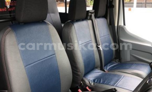 Acheter Occasion Voiture Ford Tourneo Custom Blanc à Beitbridge, Matabeleland South Acheter Occasion Voiture Ford Tourneo Custom Blanc à Beitbridge, Matabeleland South