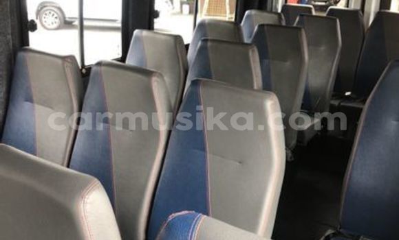 Acheter Occasion Voiture Ford Tourneo Custom Blanc à Beitbridge, Matabeleland South Acheter Occasion Voiture Ford Tourneo Custom Blanc à Beitbridge, Matabeleland South