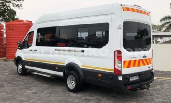 Acheter Occasion Voiture Ford Tourneo Custom Blanc à Beitbridge, Matabeleland South Acheter Occasion Voiture Ford Tourneo Custom Blanc à Beitbridge, Matabeleland South