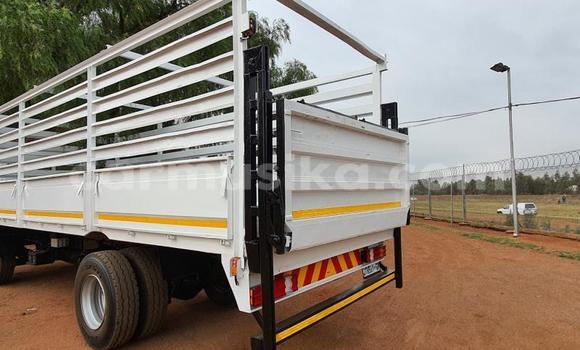 Buy Used Mercedes‒Benz Truck White Truck in Beitbridge in Matabeleland South Buy Used Mercedes‒Benz Truck White Truck in Beitbridge in Matabeleland South