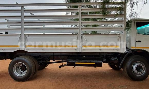 Buy Used Mercedes‒Benz Truck White Truck in Beitbridge in Matabeleland South Buy Used Mercedes‒Benz Truck White Truck in Beitbridge in Matabeleland South
