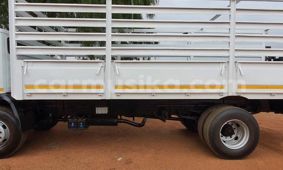 Buy Used Mercedes‒Benz Truck White Truck in Beitbridge in Matabeleland South Buy Used Mercedes‒Benz Truck White Truck in Beitbridge in Matabeleland South