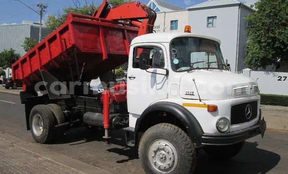 Nunua Ilio tumika Mercedes‒Benz 117 Nyingine Lori ndani ya Beitbridge nchini Matabeleland Kusini