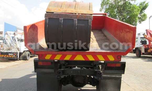 Tenga Tsaru Mercedes‒Benz 117 Zvimwe Rori in Beitbridge in Matabeleland South Tenga Tsaru Mercedes‒Benz 117 Zvimwe Rori in Beitbridge in Matabeleland South