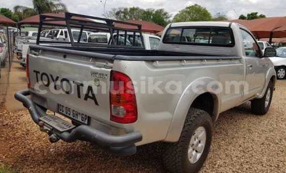 Tenga Tsaru Toyota Hilux Sirivha Mota in Beitbridge in Matabeleland South Tenga Tsaru Toyota Hilux Sirivha Mota in Beitbridge in Matabeleland South