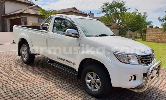 Buy Used Toyota Hilux White Car in Beitbridge in Matabeleland South Buy Used Toyota Hilux White Car in Beitbridge in Matabeleland South