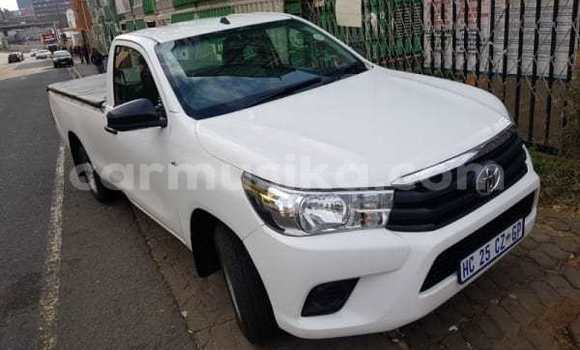 Buy Used Toyota Hilux White Car in Beitbridge in Matabeleland South