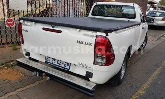 Tenga Tsaru Toyota Hilux Chena Mota in Beitbridge in Matabeleland South Tenga Tsaru Toyota Hilux Chena Mota in Beitbridge in Matabeleland South