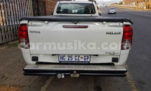 Tenga Tsaru Toyota Hilux Chena Mota in Beitbridge in Matabeleland South Tenga Tsaru Toyota Hilux Chena Mota in Beitbridge in Matabeleland South