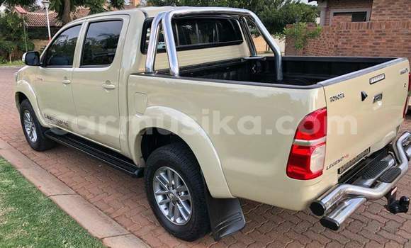 Tenga Tsaru Toyota Hilux Sirivha Mota in Beitbridge in Matabeleland South Tenga Tsaru Toyota Hilux Sirivha Mota in Beitbridge in Matabeleland South