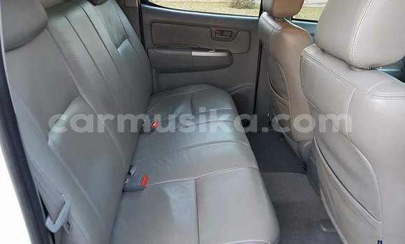 Tenga Tsaru Toyota Hilux Chena Mota in Beitbridge in Matabeleland South Tenga Tsaru Toyota Hilux Chena Mota in Beitbridge in Matabeleland South