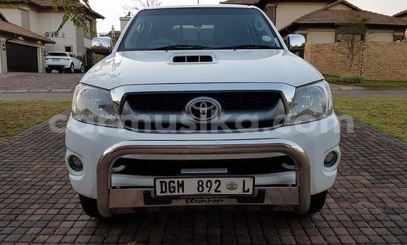 Tenga Tsaru Toyota Hilux Chena Mota in Beitbridge in Matabeleland South Tenga Tsaru Toyota Hilux Chena Mota in Beitbridge in Matabeleland South