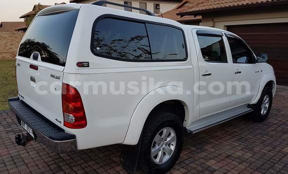 Tenga Tsaru Toyota Hilux Chena Mota in Beitbridge in Matabeleland South Tenga Tsaru Toyota Hilux Chena Mota in Beitbridge in Matabeleland South