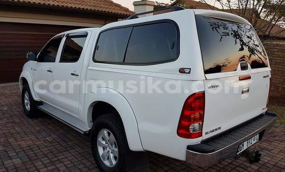 Tenga Tsaru Toyota Hilux Chena Mota in Beitbridge in Matabeleland South Tenga Tsaru Toyota Hilux Chena Mota in Beitbridge in Matabeleland South
