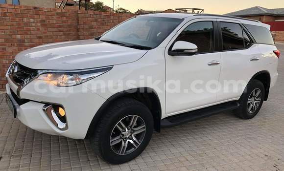 Acheter Occasion Voiture Toyota Fortuner Blanc à Beitbridge, Matabeleland South Acheter Occasion Voiture Toyota Fortuner Blanc à Beitbridge, Matabeleland South
