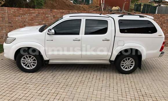 Tenga Tsaru Toyota Hilux Chena Mota in Beitbridge in Matabeleland South Tenga Tsaru Toyota Hilux Chena Mota in Beitbridge in Matabeleland South