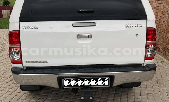 Tenga Tsaru Toyota Hilux Chena Mota in Beitbridge in Matabeleland South Tenga Tsaru Toyota Hilux Chena Mota in Beitbridge in Matabeleland South