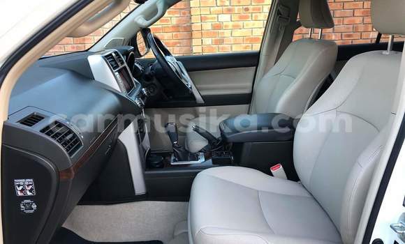 Buy Used Toyota Land Cruiser Prado White Car in Beitbridge in Matabeleland South Buy Used Toyota Land Cruiser Prado White Car in Beitbridge in Matabeleland South
