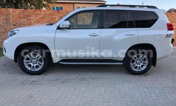 Buy Used Toyota Land Cruiser Prado White Car in Beitbridge in Matabeleland South Buy Used Toyota Land Cruiser Prado White Car in Beitbridge in Matabeleland South