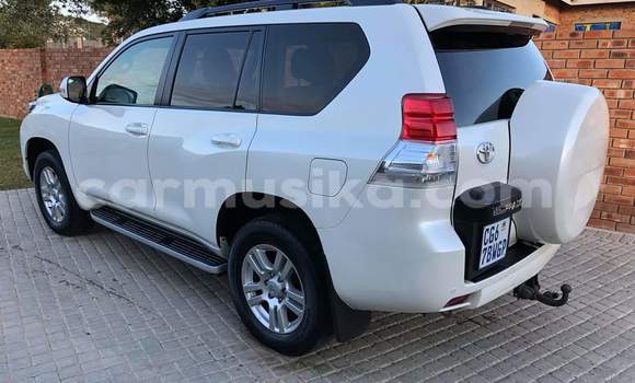 Buy Used Toyota Land Cruiser Prado White Car in Beitbridge in Matabeleland South Buy Used Toyota Land Cruiser Prado White Car in Beitbridge in Matabeleland South