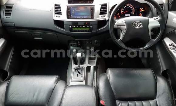 Buy Used Toyota Hilux White Car in Beitbridge in Matabeleland South Buy Used Toyota Hilux White Car in Beitbridge in Matabeleland South