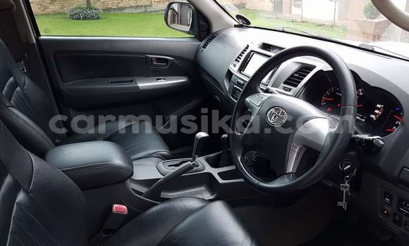 Buy Used Toyota Hilux White Car in Beitbridge in Matabeleland South Buy Used Toyota Hilux White Car in Beitbridge in Matabeleland South