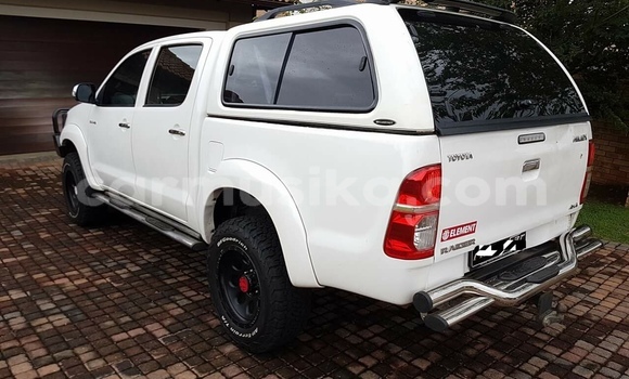 Buy Used Toyota Hilux White Car in Beitbridge in Matabeleland South Buy Used Toyota Hilux White Car in Beitbridge in Matabeleland South