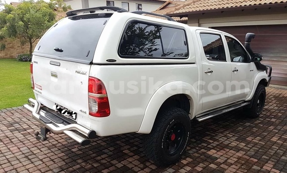 Buy Used Toyota Hilux White Car in Beitbridge in Matabeleland South Buy Used Toyota Hilux White Car in Beitbridge in Matabeleland South
