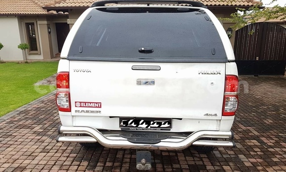 Buy Used Toyota Hilux White Car in Beitbridge in Matabeleland South Buy Used Toyota Hilux White Car in Beitbridge in Matabeleland South