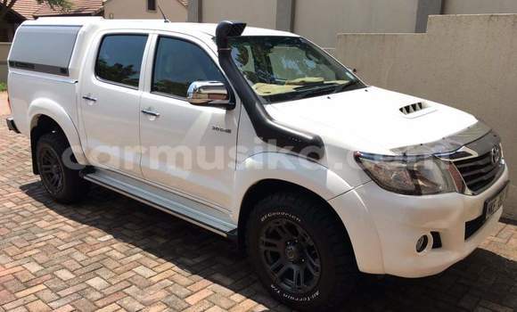 Tenga Tsaru Toyota Hilux Chena Mota in Beitbridge in Matabeleland South Tenga Tsaru Toyota Hilux Chena Mota in Beitbridge in Matabeleland South