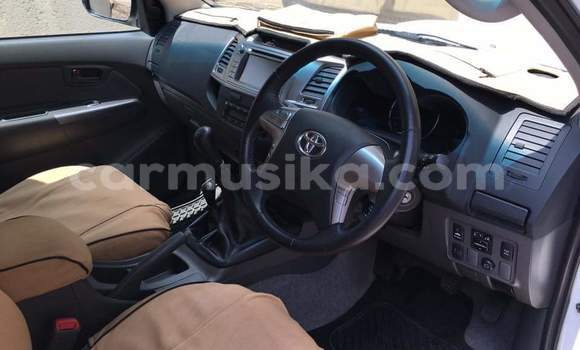 Tenga Tsaru Toyota Hilux Chena Mota in Beitbridge in Matabeleland South Tenga Tsaru Toyota Hilux Chena Mota in Beitbridge in Matabeleland South