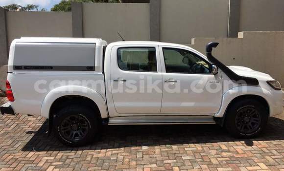 Tenga Tsaru Toyota Hilux Chena Mota in Beitbridge in Matabeleland South Tenga Tsaru Toyota Hilux Chena Mota in Beitbridge in Matabeleland South