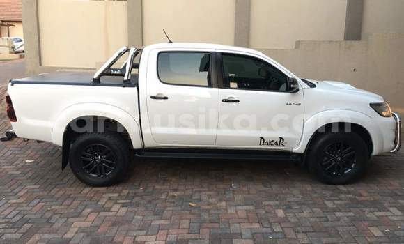 Buy Used Toyota Hilux White Car in Beitbridge in Matabeleland South Buy Used Toyota Hilux White Car in Beitbridge in Matabeleland South