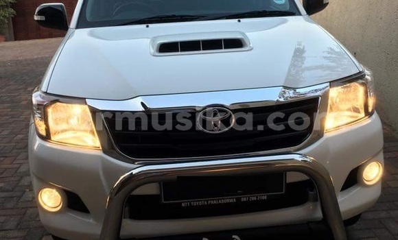 Buy Used Toyota Hilux White Car in Beitbridge in Matabeleland South Buy Used Toyota Hilux White Car in Beitbridge in Matabeleland South