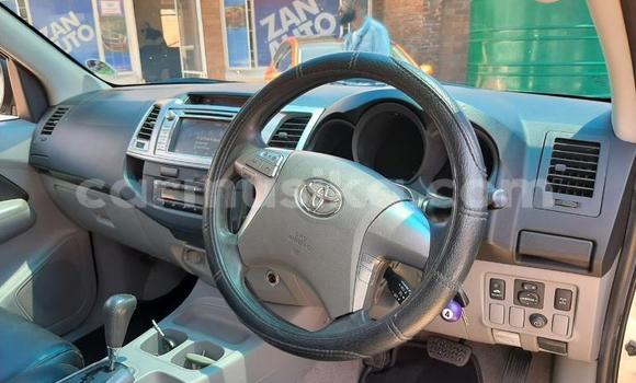 Buy Used Toyota Hilux Silver Car in Beitbridge in Matabeleland South Buy Used Toyota Hilux Silver Car in Beitbridge in Matabeleland South