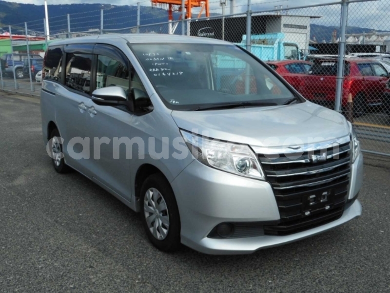 Big with watermark toyota noah matabeleland south beitbridge 18996