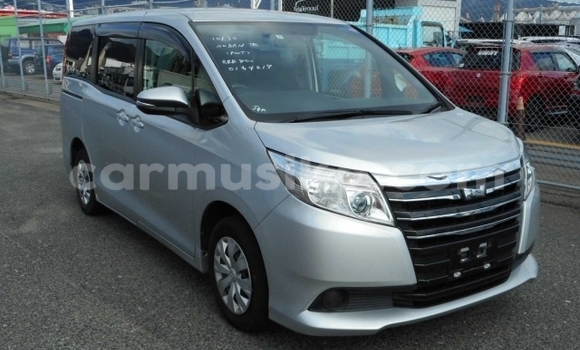 Nunua Ilio tumika Toyota Noah Fedha Gari ndani ya Beitbridge nchini Matabeleland Kusini