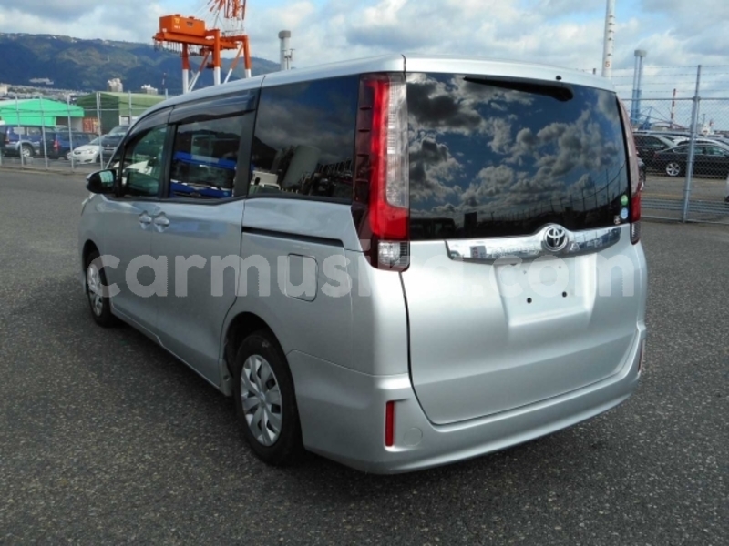 Big with watermark toyota noah matabeleland south beitbridge 18996