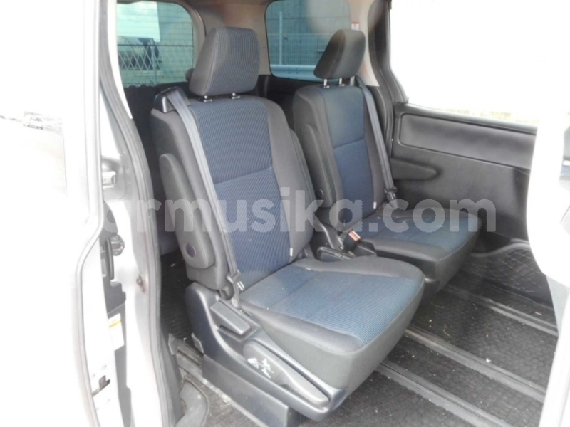 Big with watermark toyota noah matabeleland south beitbridge 18996