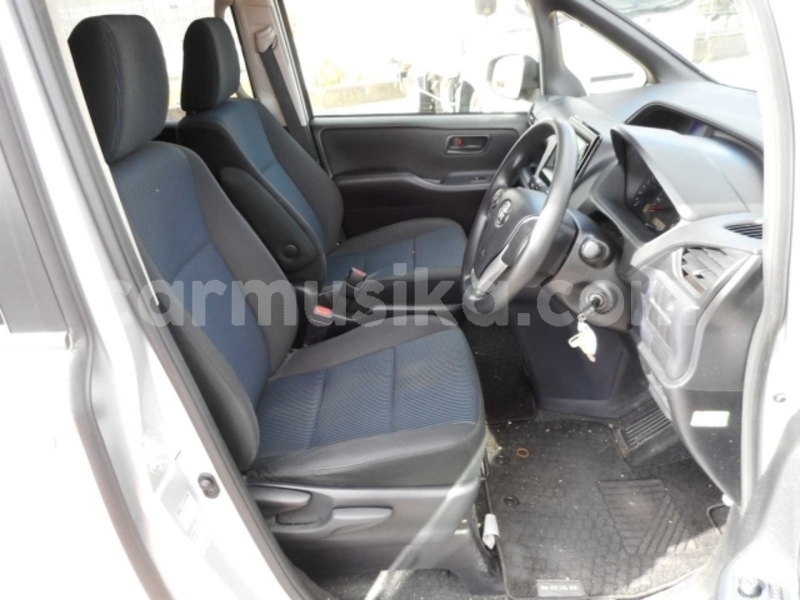 Big with watermark toyota noah matabeleland south beitbridge 18996