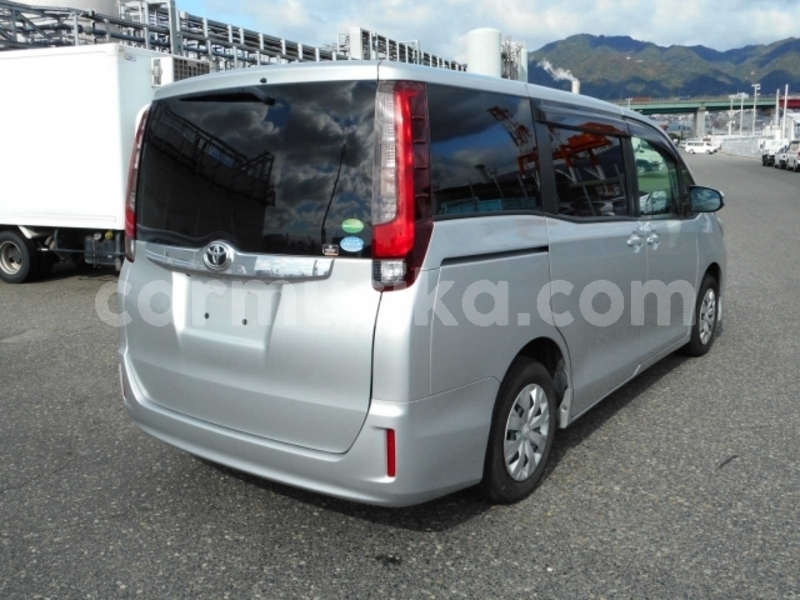 Big with watermark toyota noah matabeleland south beitbridge 18996