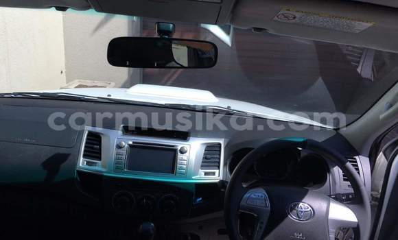Buy Used Toyota Hilux White Car in Beitbridge in Matabeleland South Buy Used Toyota Hilux White Car in Beitbridge in Matabeleland South