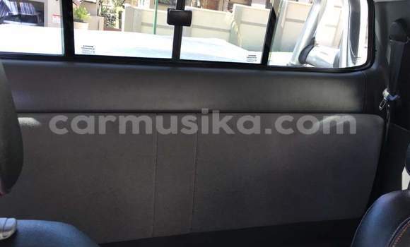 Buy Used Toyota Hilux White Car in Beitbridge in Matabeleland South Buy Used Toyota Hilux White Car in Beitbridge in Matabeleland South