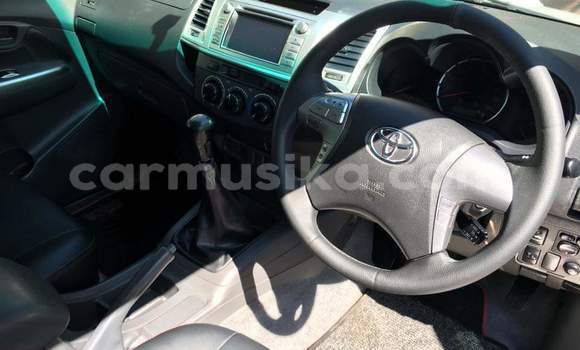 Buy Used Toyota Hilux White Car in Beitbridge in Matabeleland South Buy Used Toyota Hilux White Car in Beitbridge in Matabeleland South